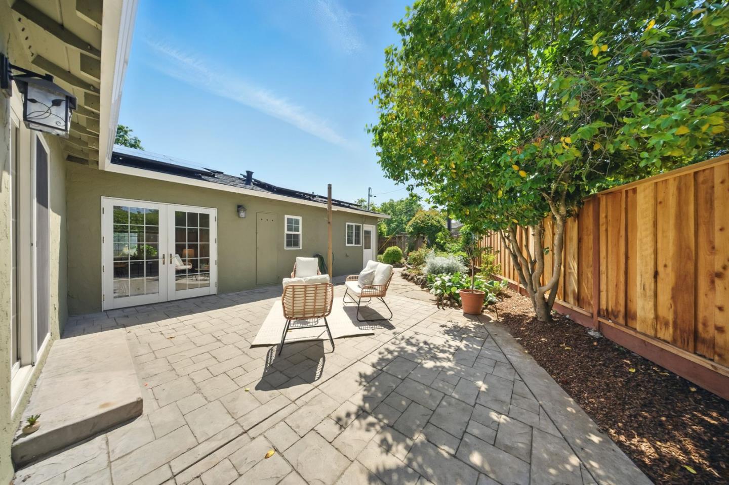 Detail Gallery Image 27 of 38 For 1079 Brighton Pl, Mountain View,  CA 94040 - 4 Beds | 2/1 Baths