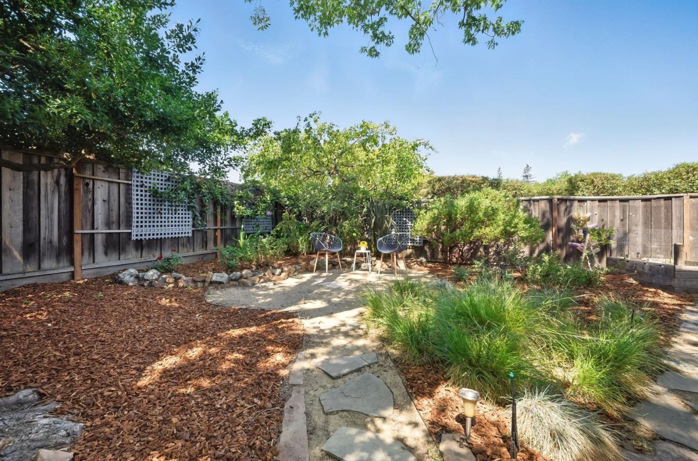 Detail Gallery Image 29 of 38 For 1079 Brighton Pl, Mountain View,  CA 94040 - 4 Beds | 2/1 Baths