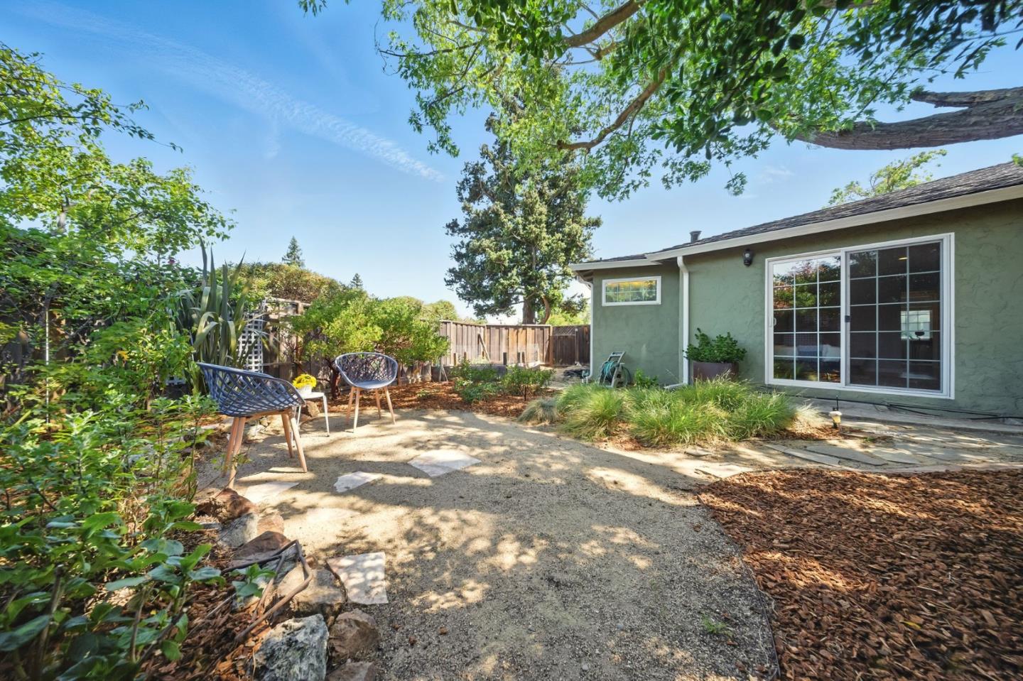 Detail Gallery Image 30 of 38 For 1079 Brighton Pl, Mountain View,  CA 94040 - 4 Beds | 2/1 Baths