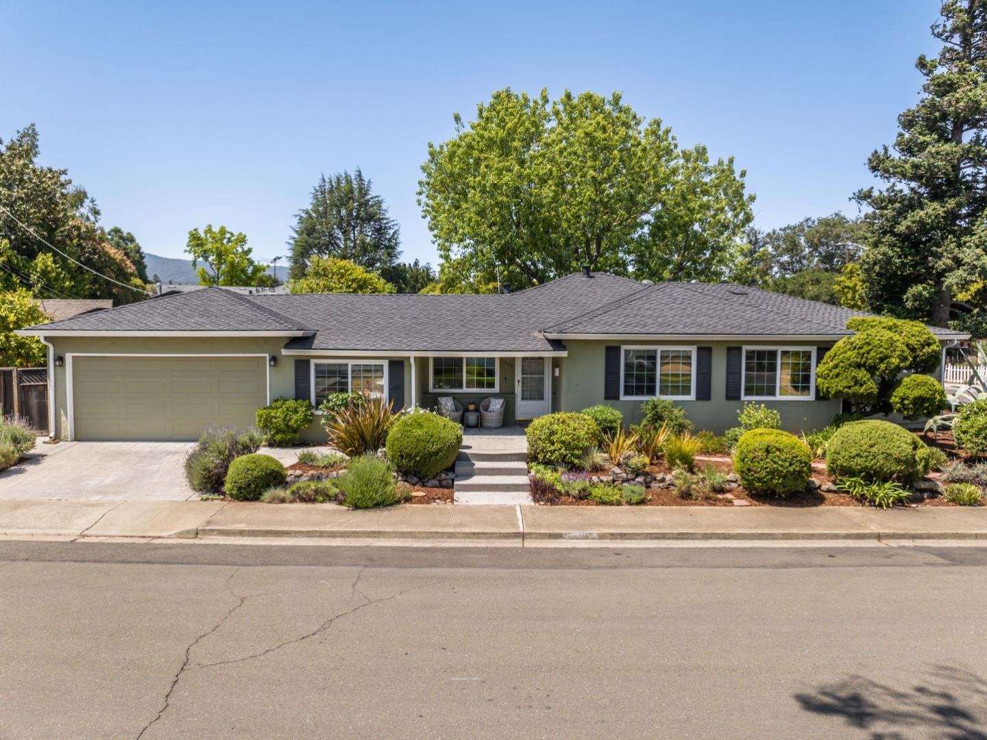Detail Gallery Image 34 of 38 For 1079 Brighton Pl, Mountain View,  CA 94040 - 4 Beds | 2/1 Baths