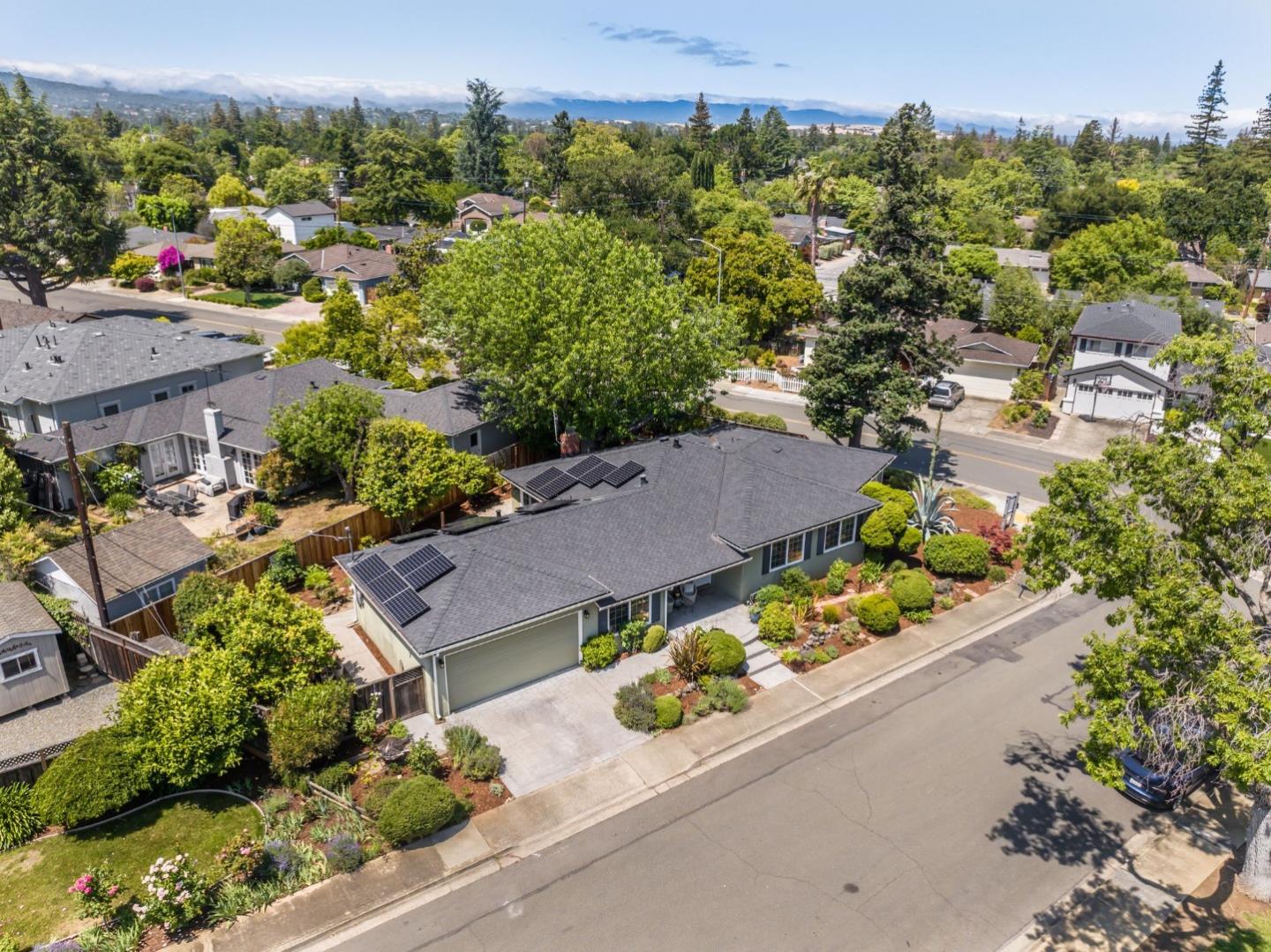 Detail Gallery Image 35 of 38 For 1079 Brighton Pl, Mountain View,  CA 94040 - 4 Beds | 2/1 Baths