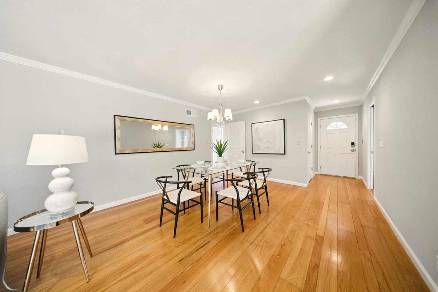 Detail Gallery Image 9 of 38 For 1079 Brighton Pl, Mountain View,  CA 94040 - 4 Beds | 2/1 Baths