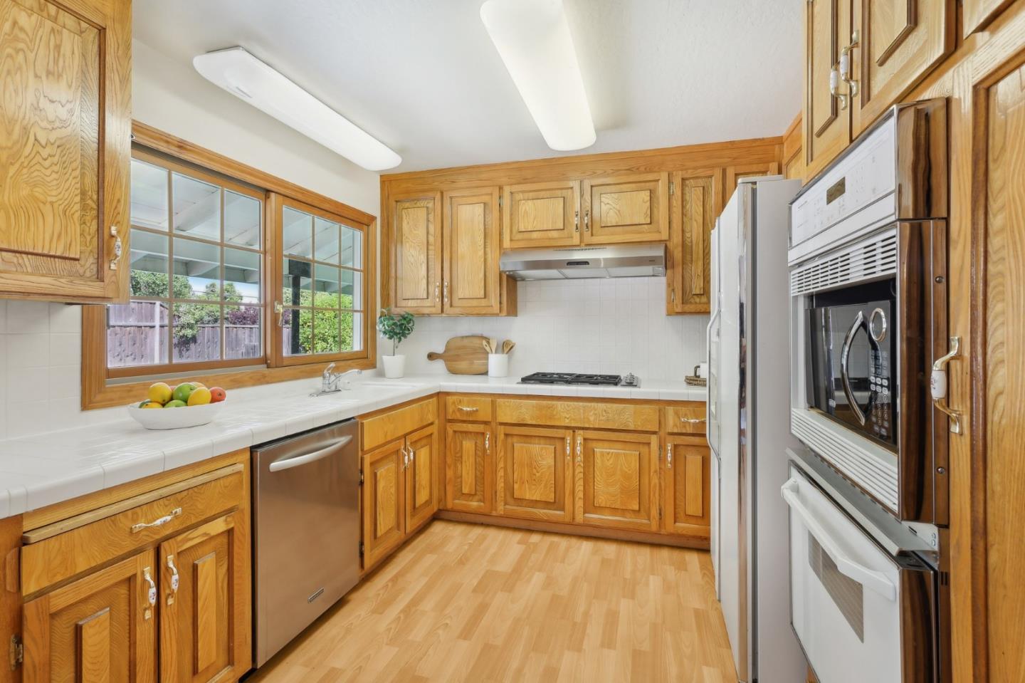 Detail Gallery Image 10 of 46 For 1130 Runnymead Dr, Los Altos,  CA 94024 - 4 Beds | 3/1 Baths