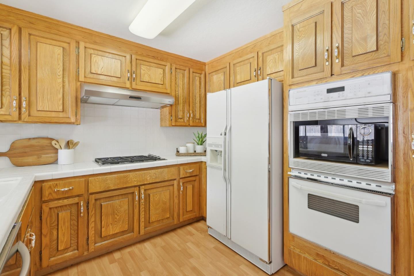 Detail Gallery Image 13 of 46 For 1130 Runnymead Dr, Los Altos,  CA 94024 - 4 Beds | 3/1 Baths