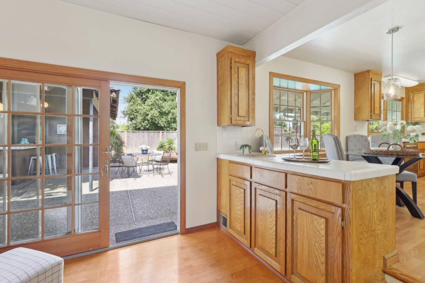 Detail Gallery Image 14 of 46 For 1130 Runnymead Dr, Los Altos,  CA 94024 - 4 Beds | 3/1 Baths