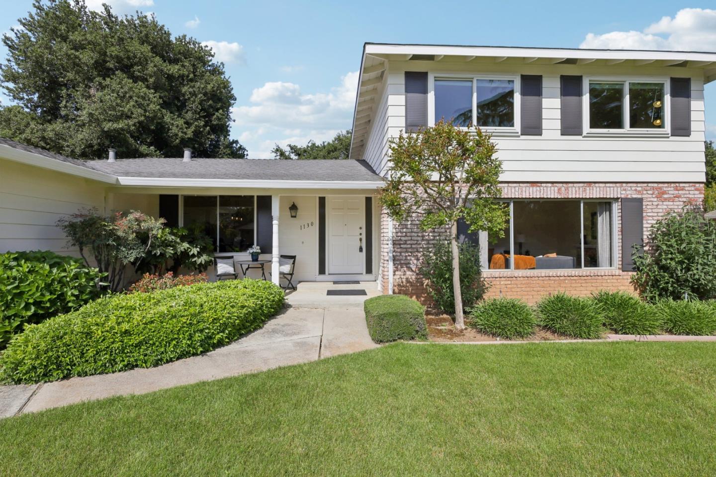 Detail Gallery Image 2 of 46 For 1130 Runnymead Dr, Los Altos,  CA 94024 - 4 Beds | 3/1 Baths