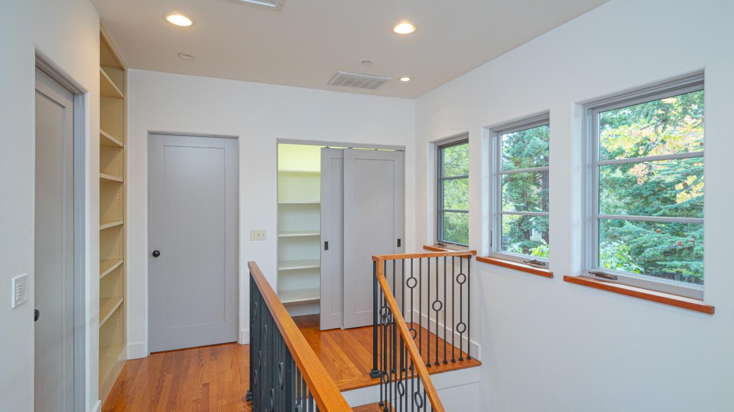 Detail Gallery Image 10 of 19 For 1999 Camino De Los Robles, Menlo Park,  CA 94025 - 4 Beds | 2/1 Baths