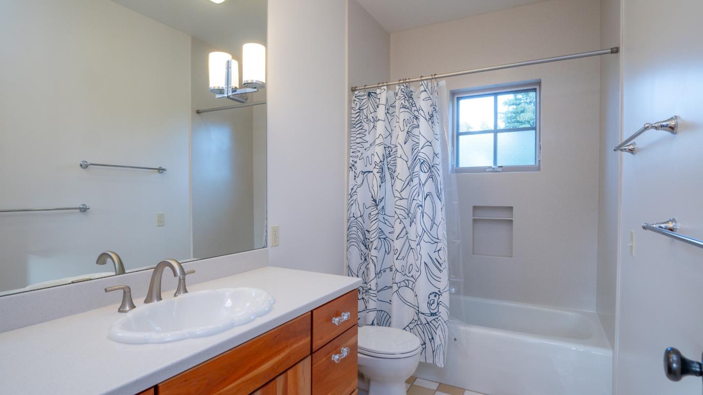 Detail Gallery Image 11 of 19 For 1999 Camino De Los Robles, Menlo Park,  CA 94025 - 4 Beds | 2/1 Baths