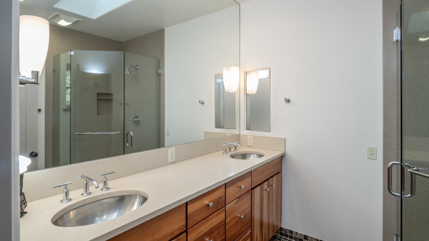 Detail Gallery Image 14 of 19 For 1999 Camino De Los Robles, Menlo Park,  CA 94025 - 4 Beds | 2/1 Baths