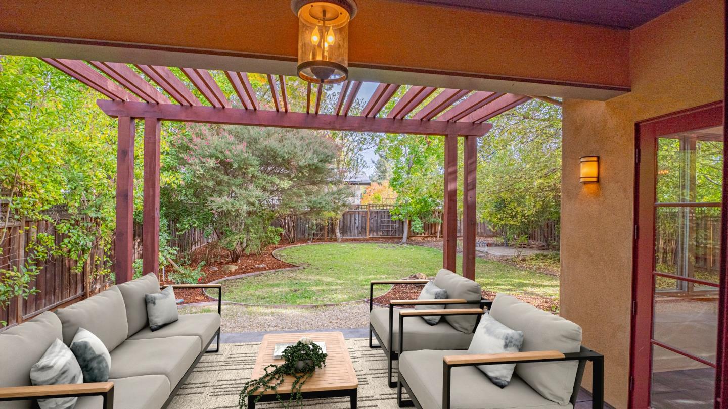 Detail Gallery Image 18 of 19 For 1999 Camino De Los Robles, Menlo Park,  CA 94025 - 4 Beds | 2/1 Baths