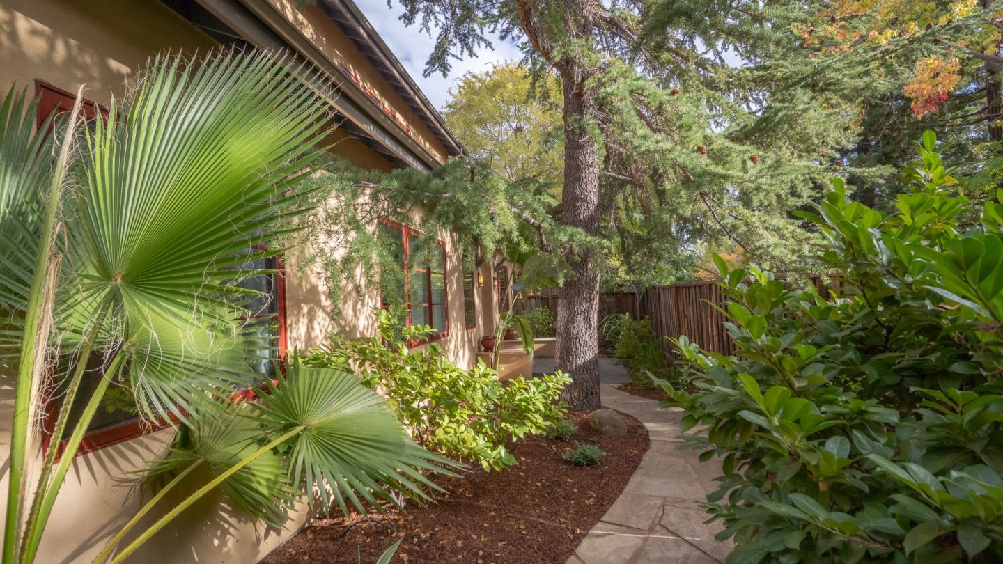 Detail Gallery Image 2 of 19 For 1999 Camino De Los Robles, Menlo Park,  CA 94025 - 4 Beds | 2/1 Baths