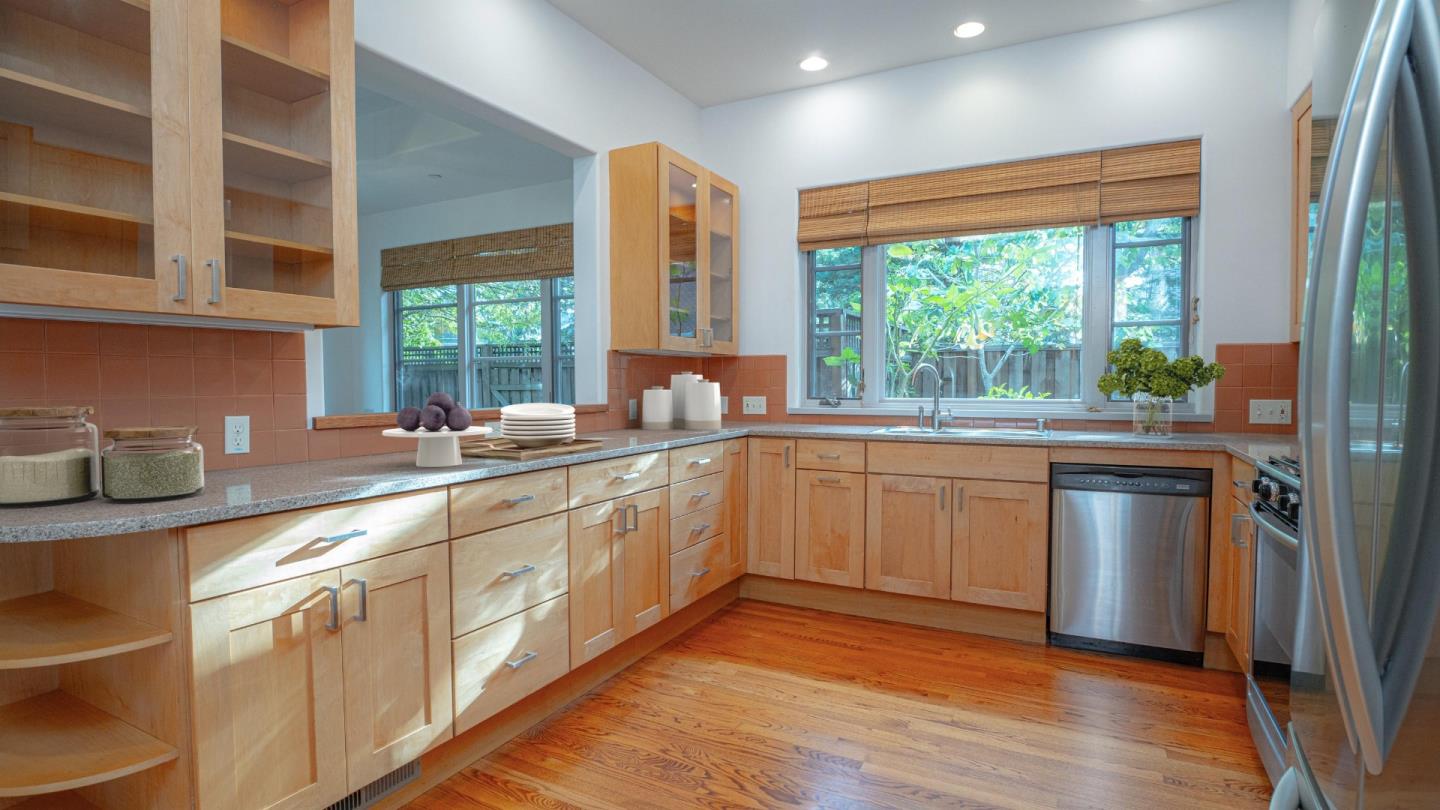 Detail Gallery Image 6 of 19 For 1999 Camino De Los Robles, Menlo Park,  CA 94025 - 4 Beds | 2/1 Baths