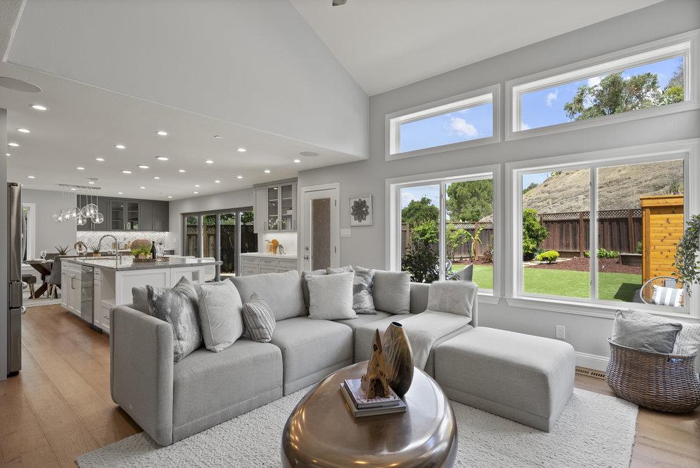 Detail Gallery Image 12 of 57 For 100 Dundee Ln, San Carlos,  CA 94070 - 4 Beds | 3 Baths