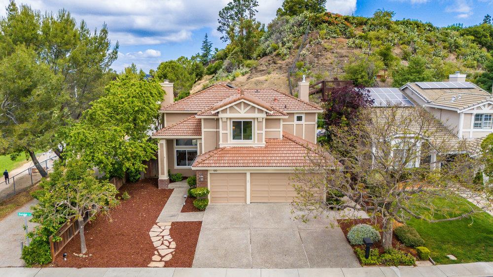 Detail Gallery Image 44 of 57 For 100 Dundee Ln, San Carlos,  CA 94070 - 4 Beds | 3 Baths