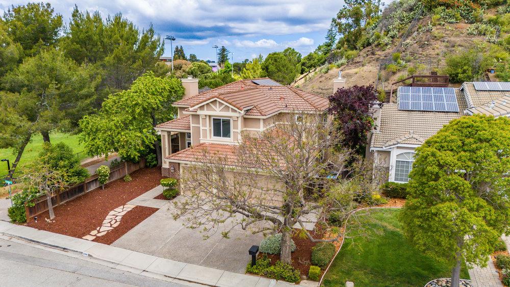 Detail Gallery Image 46 of 57 For 100 Dundee Ln, San Carlos,  CA 94070 - 4 Beds | 3 Baths
