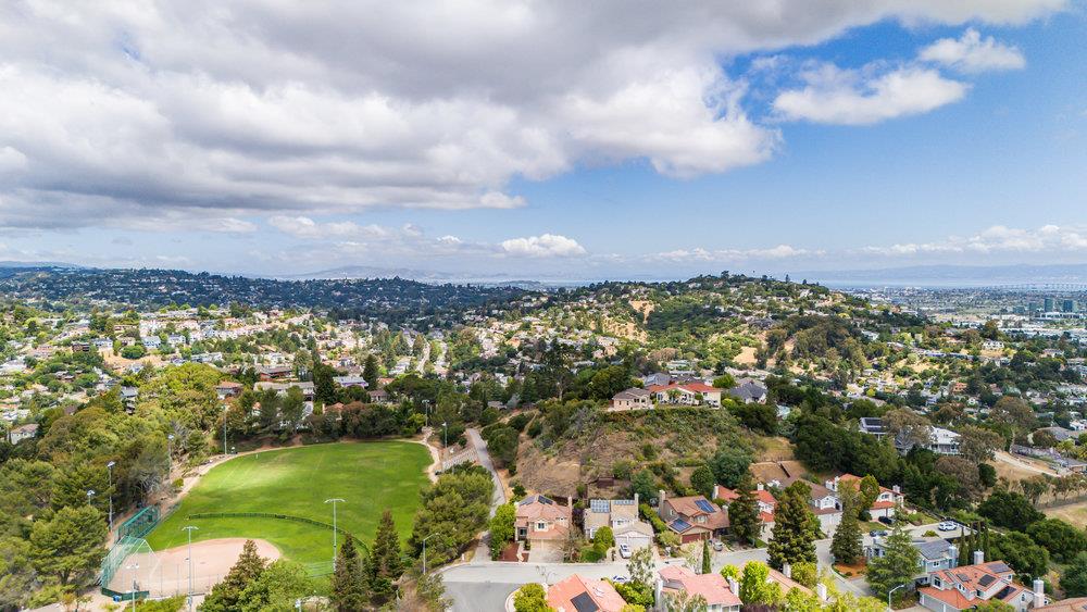 Detail Gallery Image 52 of 57 For 100 Dundee Ln, San Carlos,  CA 94070 - 4 Beds | 3 Baths