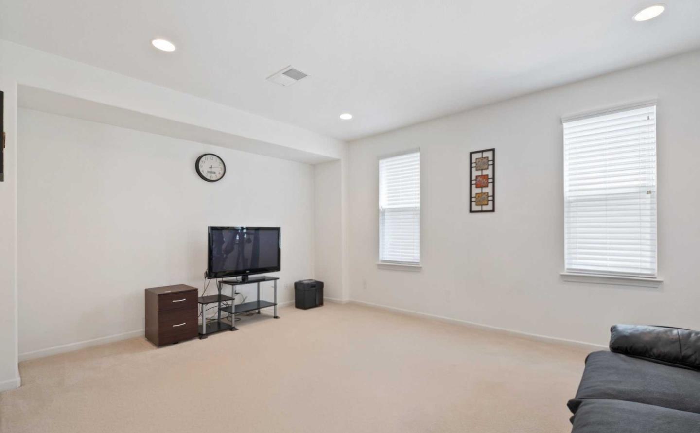 Detail Gallery Image 10 of 26 For 207 Montevina Way, Hayward,  CA 94545 - 3 Beds | 3/1 Baths