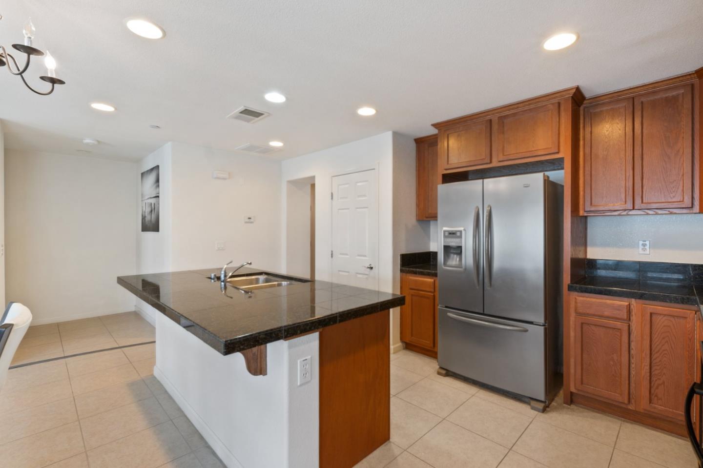 Detail Gallery Image 14 of 26 For 207 Montevina Way, Hayward,  CA 94545 - 3 Beds | 3/1 Baths