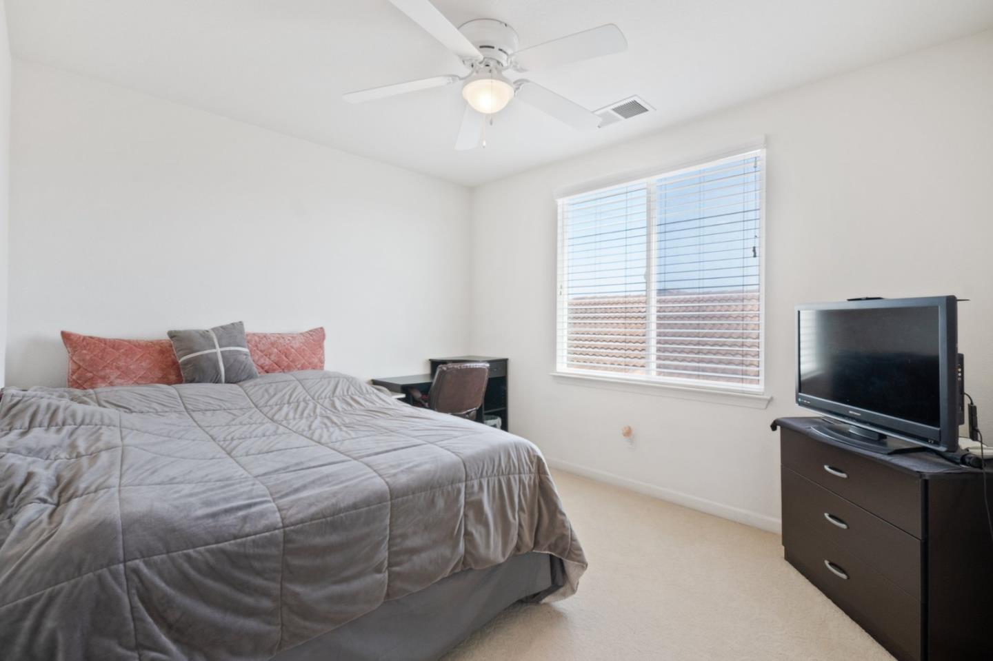 Detail Gallery Image 16 of 26 For 207 Montevina Way, Hayward,  CA 94545 - 3 Beds | 3/1 Baths