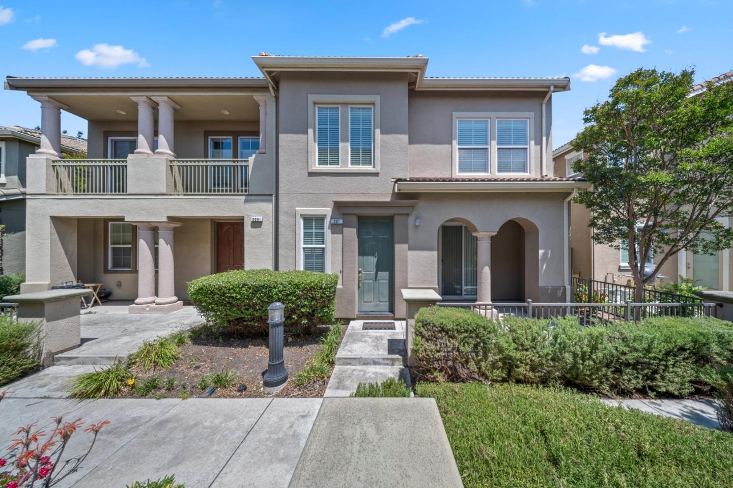 Detail Gallery Image 2 of 26 For 207 Montevina Way, Hayward,  CA 94545 - 3 Beds | 3/1 Baths