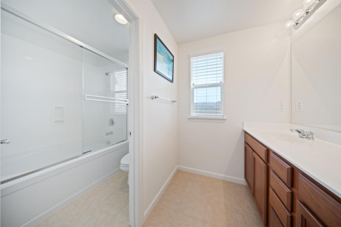 Detail Gallery Image 20 of 26 For 207 Montevina Way, Hayward,  CA 94545 - 3 Beds | 3/1 Baths