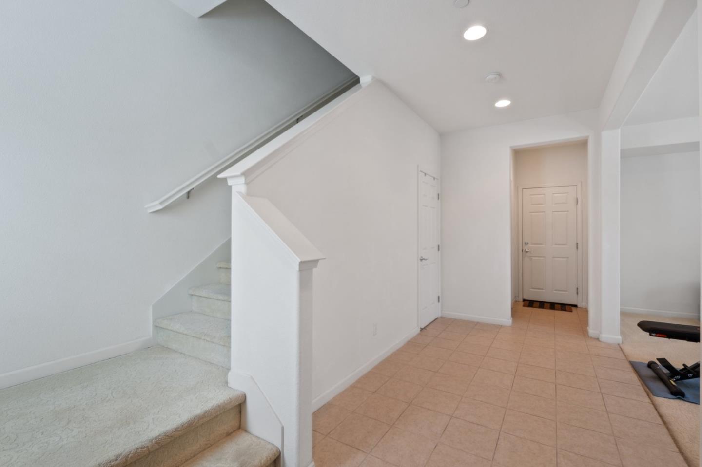 Detail Gallery Image 5 of 26 For 207 Montevina Way, Hayward,  CA 94545 - 3 Beds | 3/1 Baths