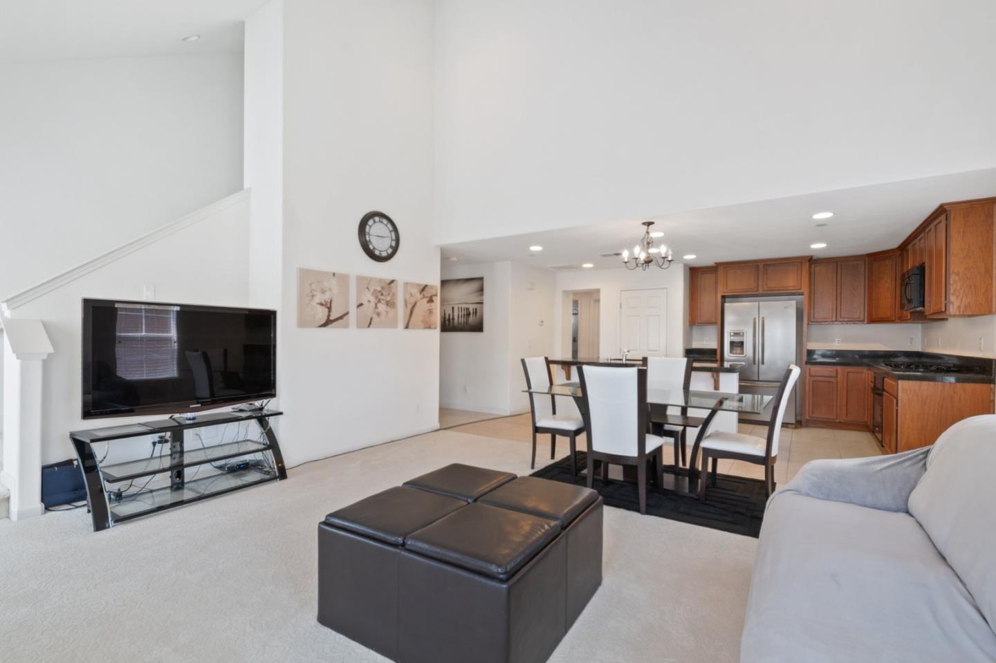 Detail Gallery Image 6 of 26 For 207 Montevina Way, Hayward,  CA 94545 - 3 Beds | 3/1 Baths