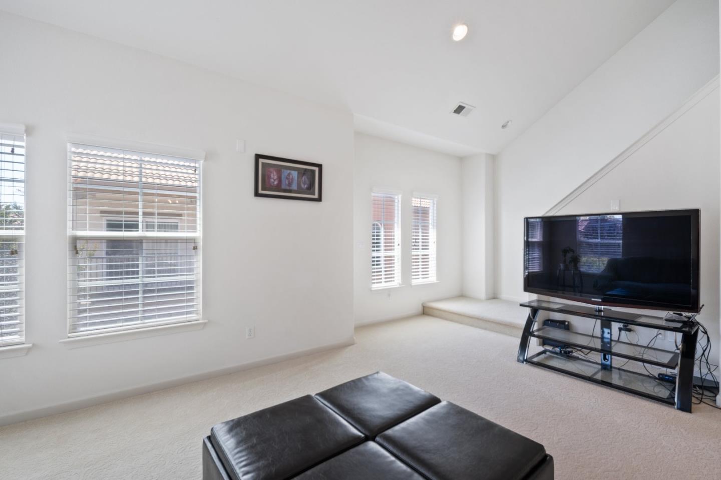 Detail Gallery Image 7 of 26 For 207 Montevina Way, Hayward,  CA 94545 - 3 Beds | 3/1 Baths