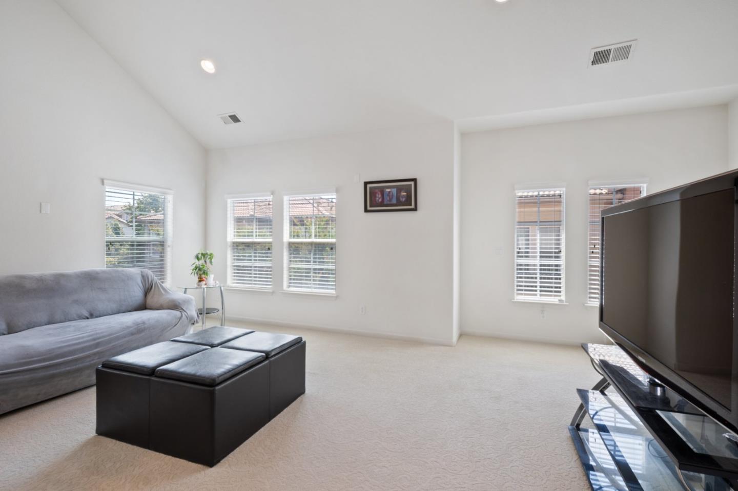 Detail Gallery Image 8 of 26 For 207 Montevina Way, Hayward,  CA 94545 - 3 Beds | 3/1 Baths