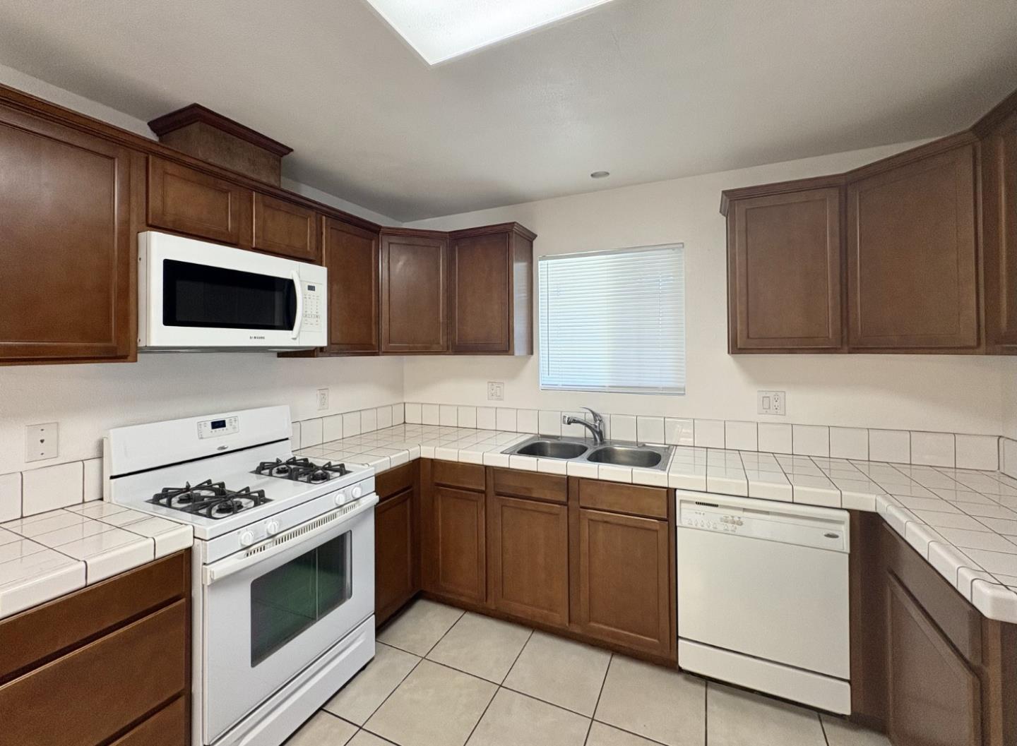 Detail Gallery Image 2 of 10 For 3441 Bautista Ct, Merced,  CA 95348 - 4 Beds | 2 Baths