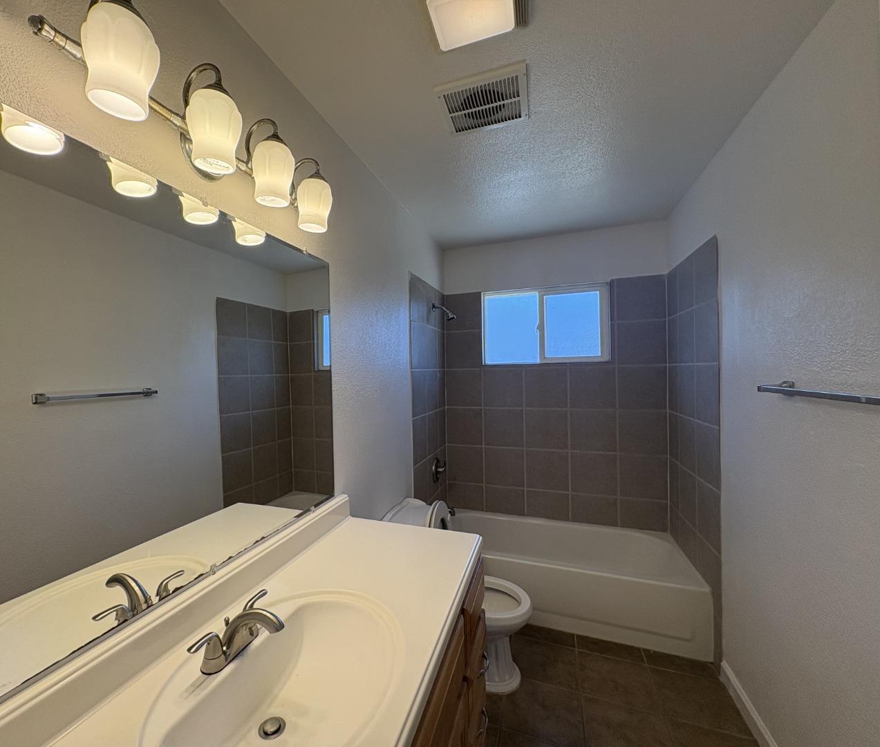 Detail Gallery Image 6 of 10 For 3441 Bautista Ct, Merced,  CA 95348 - 4 Beds | 2 Baths