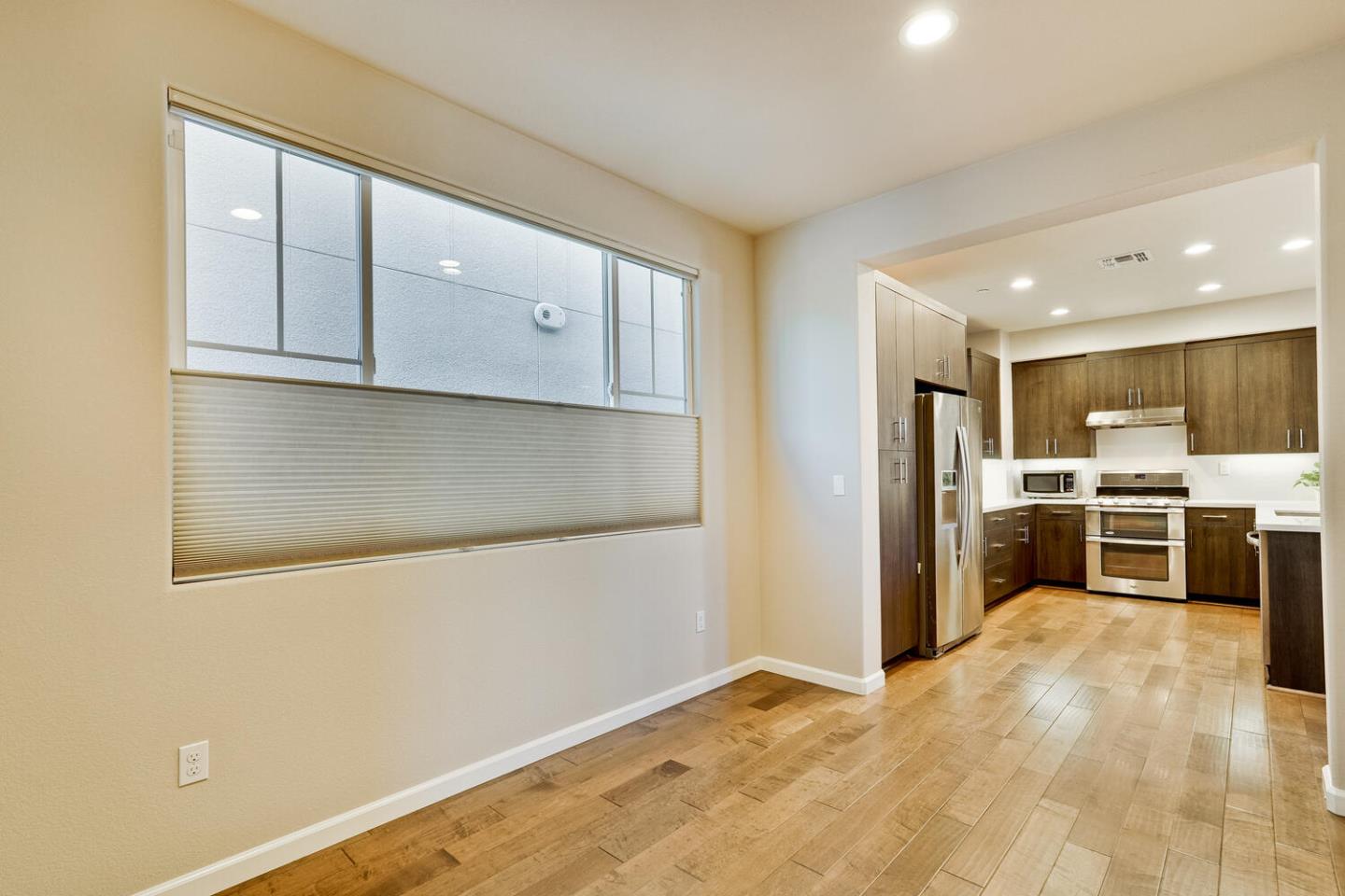 Detail Gallery Image 11 of 57 For 867 Maple Pl, East Palo Alto,  CA 94303 - 4 Beds | 2/1 Baths