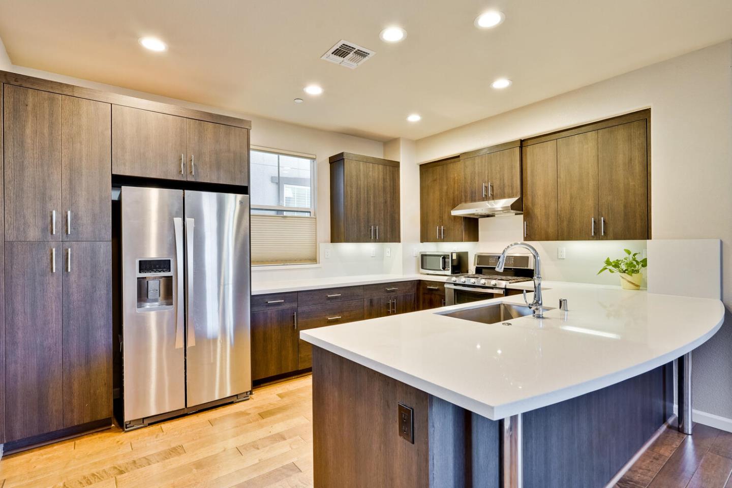 Detail Gallery Image 13 of 57 For 867 Maple Pl, East Palo Alto,  CA 94303 - 4 Beds | 2/1 Baths