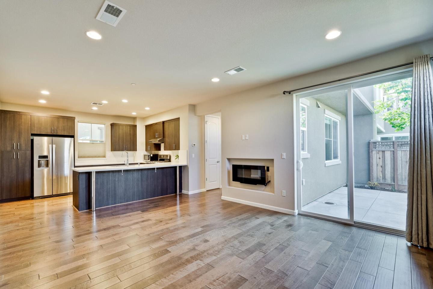 Detail Gallery Image 18 of 57 For 867 Maple Pl, East Palo Alto,  CA 94303 - 4 Beds | 2/1 Baths