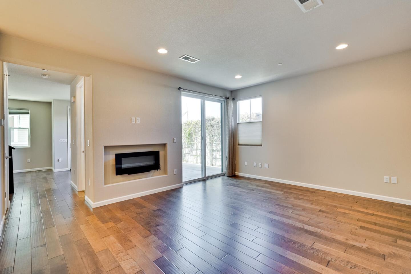 Detail Gallery Image 19 of 57 For 867 Maple Pl, East Palo Alto,  CA 94303 - 4 Beds | 2/1 Baths