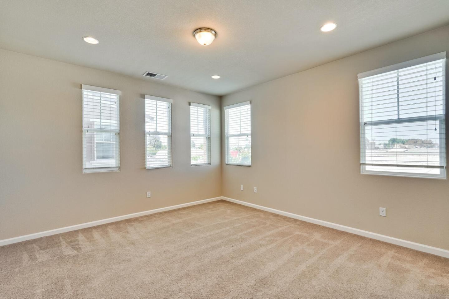 Detail Gallery Image 21 of 57 For 867 Maple Pl, East Palo Alto,  CA 94303 - 4 Beds | 2/1 Baths