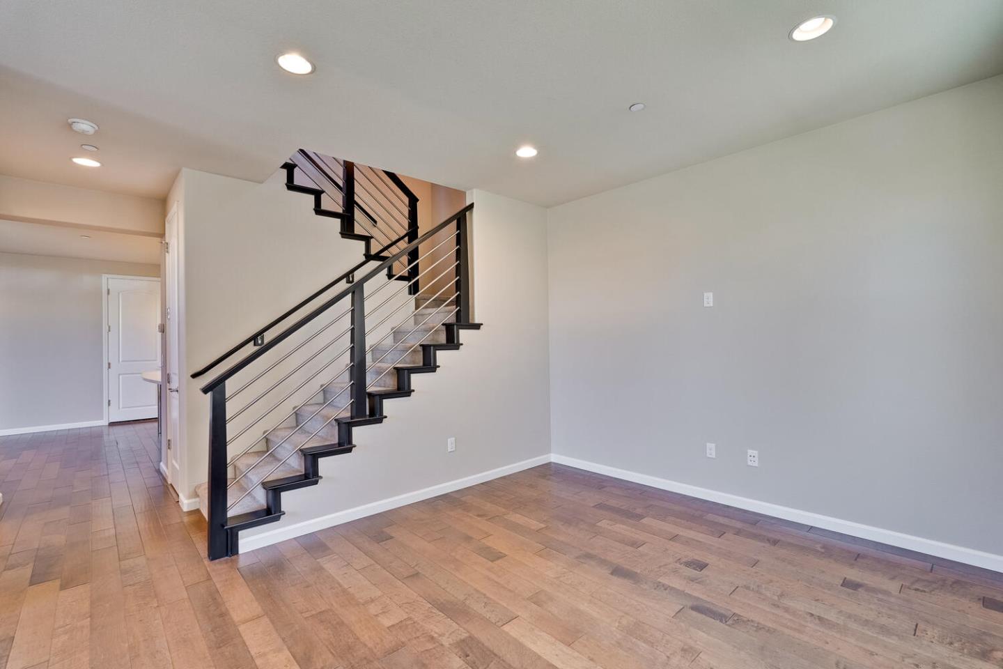 Detail Gallery Image 8 of 57 For 867 Maple Pl, East Palo Alto,  CA 94303 - 4 Beds | 2/1 Baths
