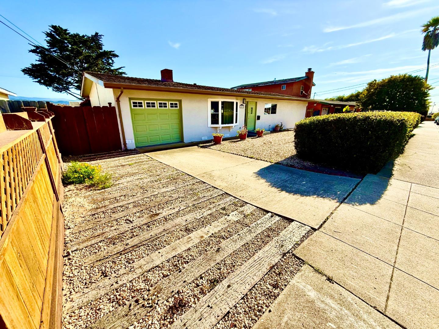 Detail Gallery Image 2 of 29 For 1870 Andrew Ct, Seaside,  CA 93955 - 2 Beds | 2 Baths