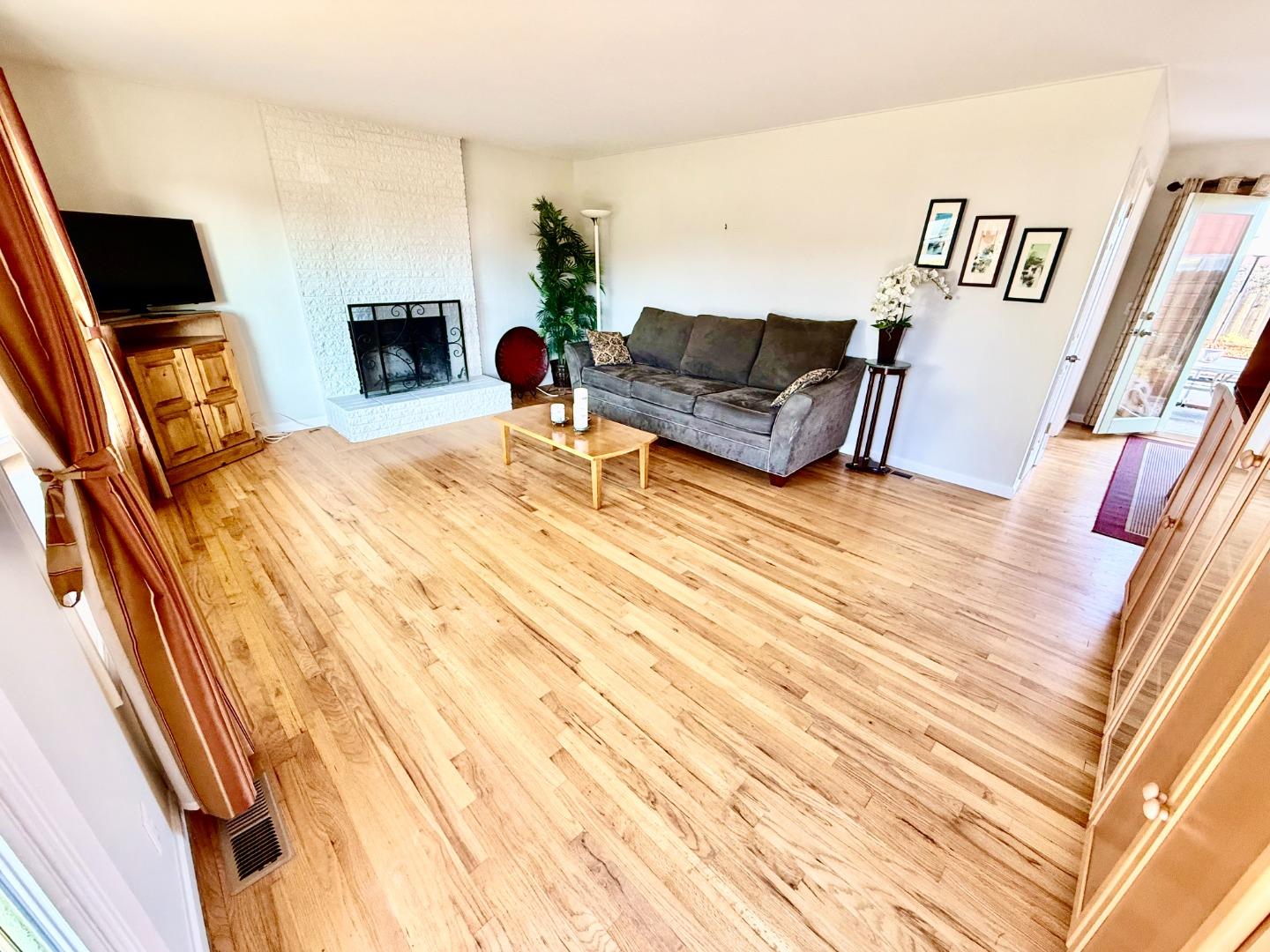 Detail Gallery Image 6 of 29 For 1870 Andrew Ct, Seaside,  CA 93955 - 2 Beds | 2 Baths