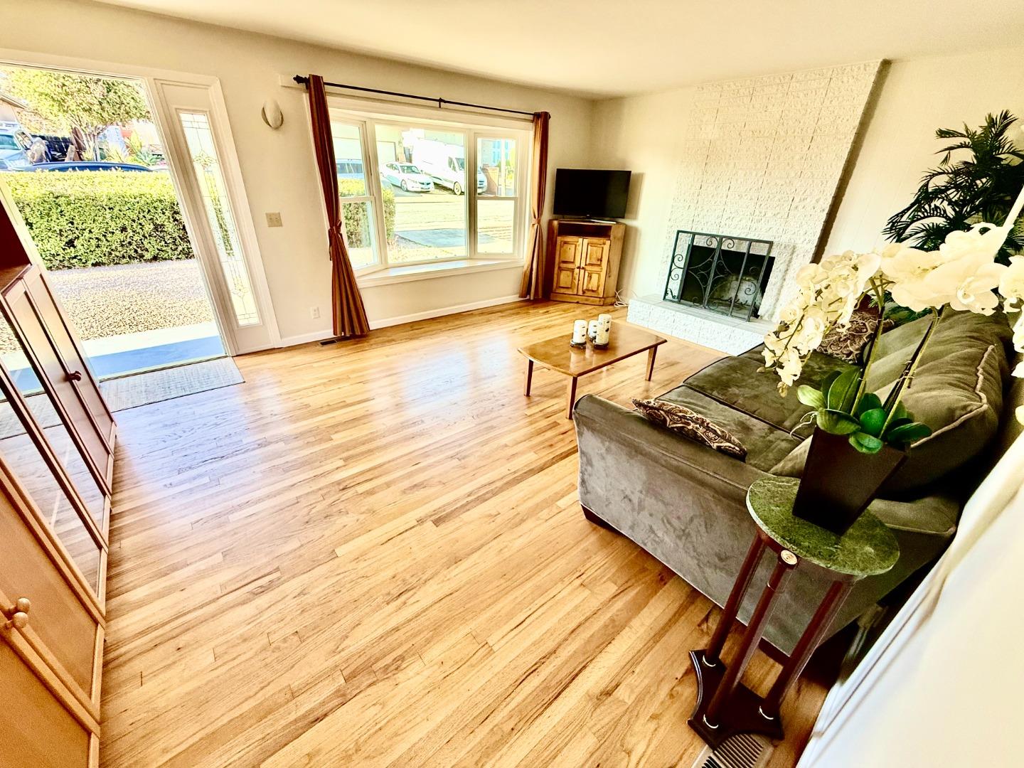 Detail Gallery Image 7 of 29 For 1870 Andrew Ct, Seaside,  CA 93955 - 2 Beds | 2 Baths