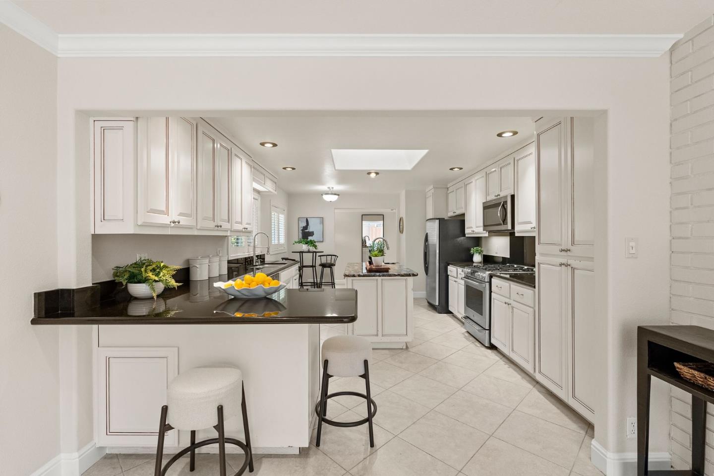 Detail Gallery Image 11 of 47 For 1114 S Genevieve Ln, San Jose,  CA 95128 - 5 Beds | 4 Baths