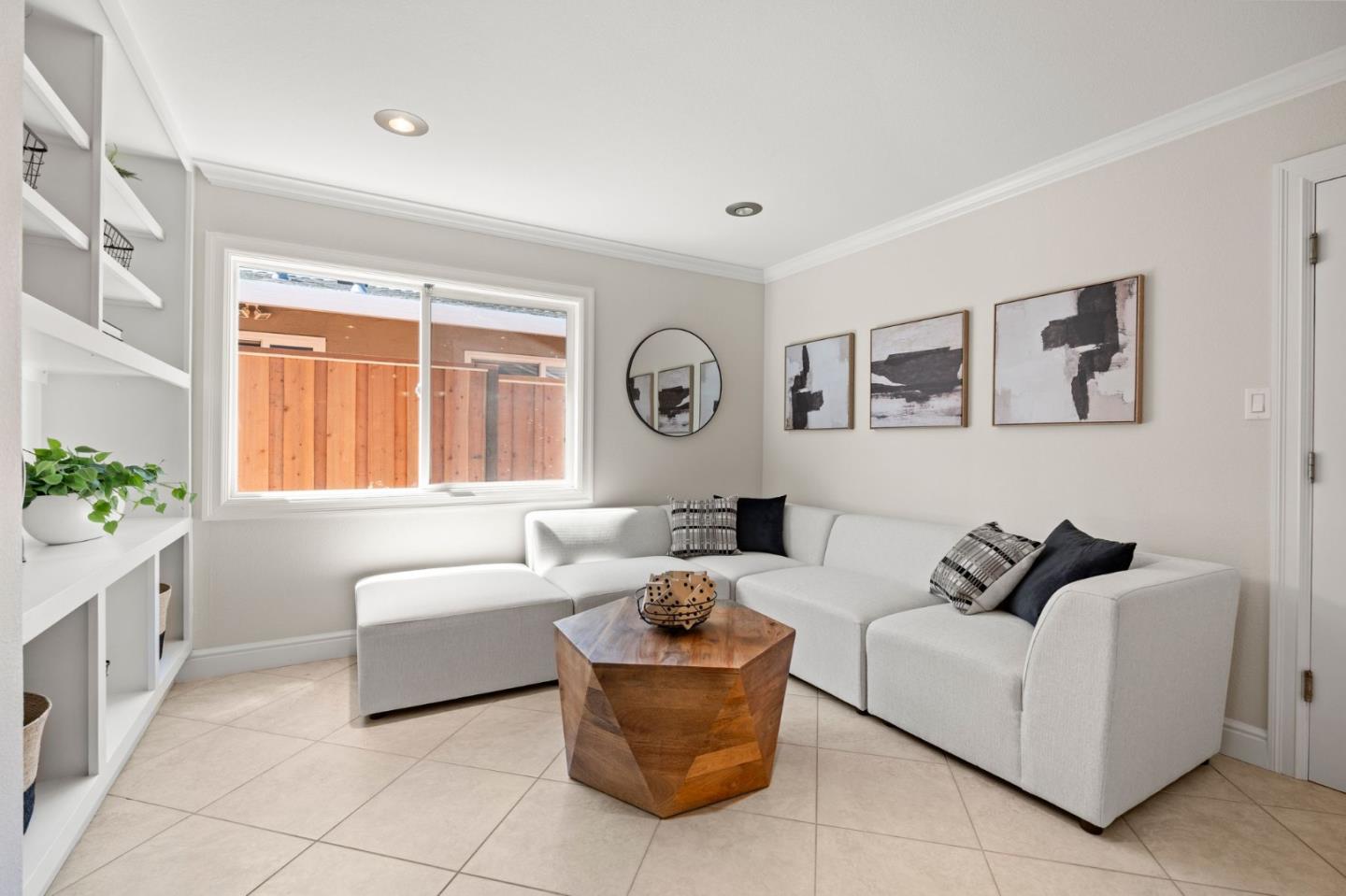 Detail Gallery Image 12 of 47 For 1114 S Genevieve Ln, San Jose,  CA 95128 - 5 Beds | 4 Baths
