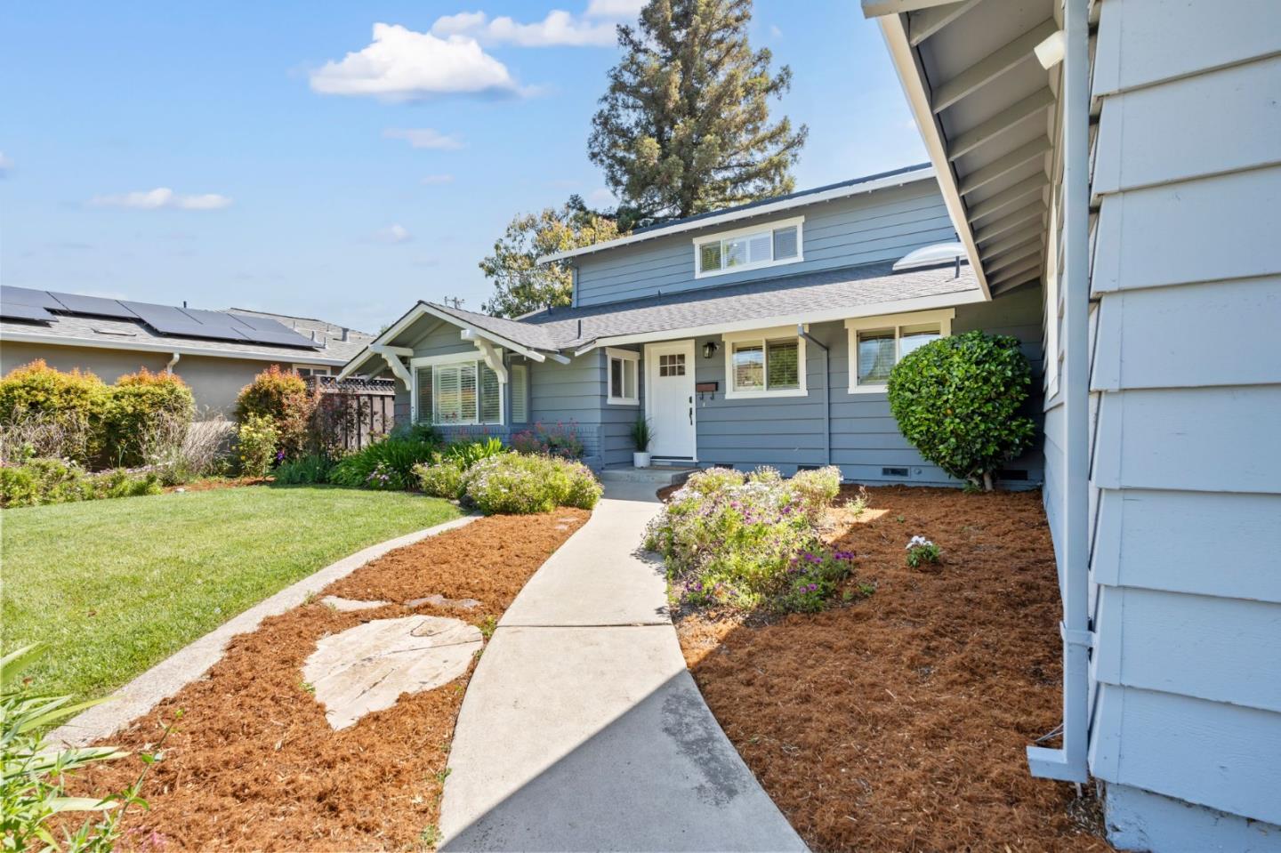 Detail Gallery Image 3 of 47 For 1114 S Genevieve Ln, San Jose,  CA 95128 - 5 Beds | 4 Baths