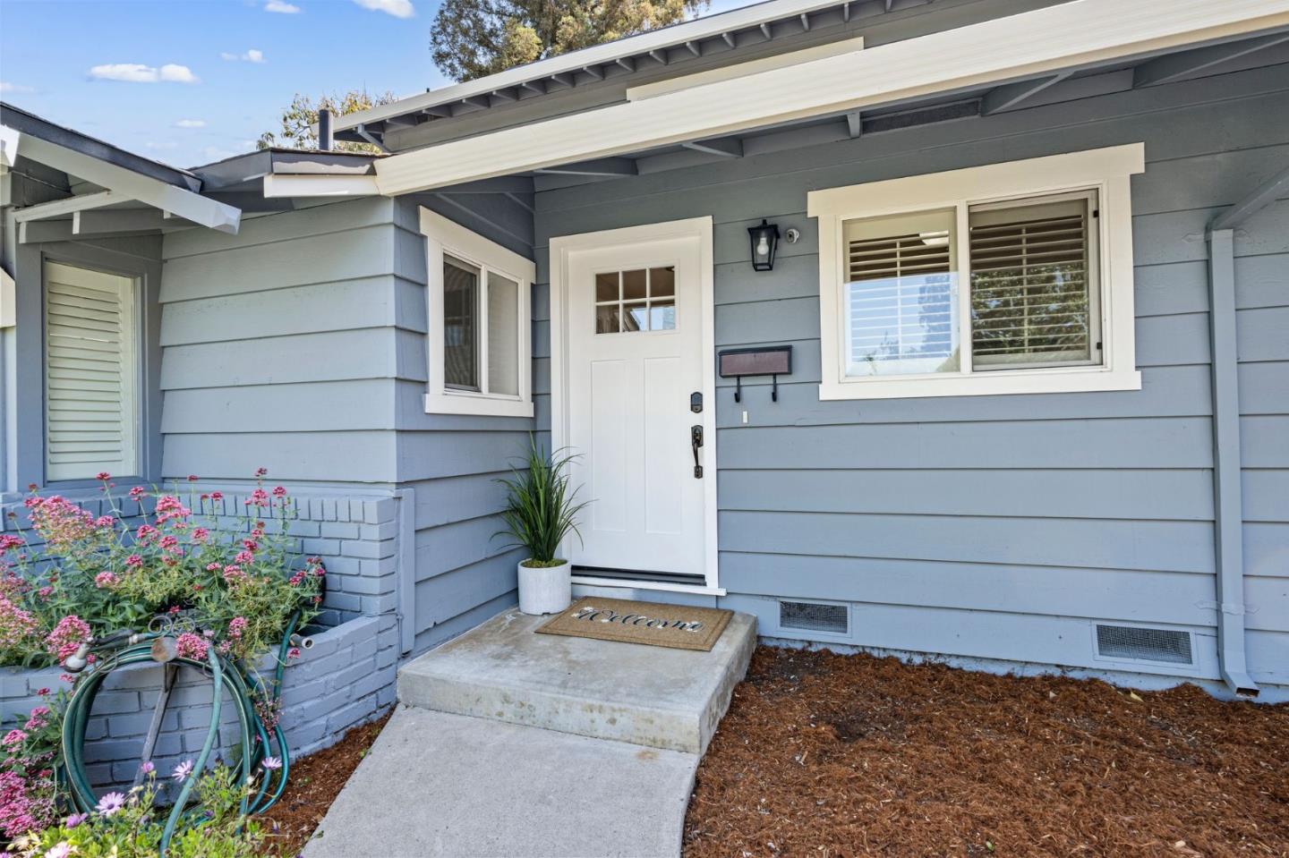 Detail Gallery Image 5 of 47 For 1114 S Genevieve Ln, San Jose,  CA 95128 - 5 Beds | 4 Baths
