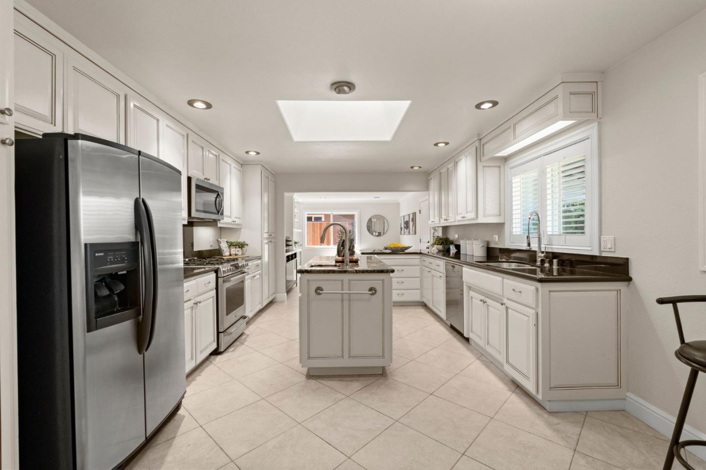 Detail Gallery Image 7 of 47 For 1114 S Genevieve Ln, San Jose,  CA 95128 - 5 Beds | 4 Baths