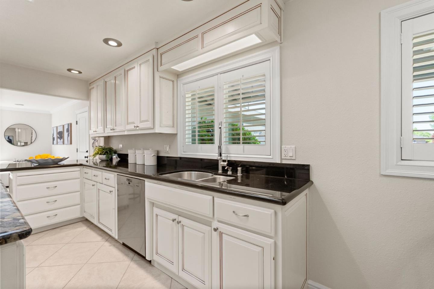 Detail Gallery Image 8 of 47 For 1114 S Genevieve Ln, San Jose,  CA 95128 - 5 Beds | 4 Baths