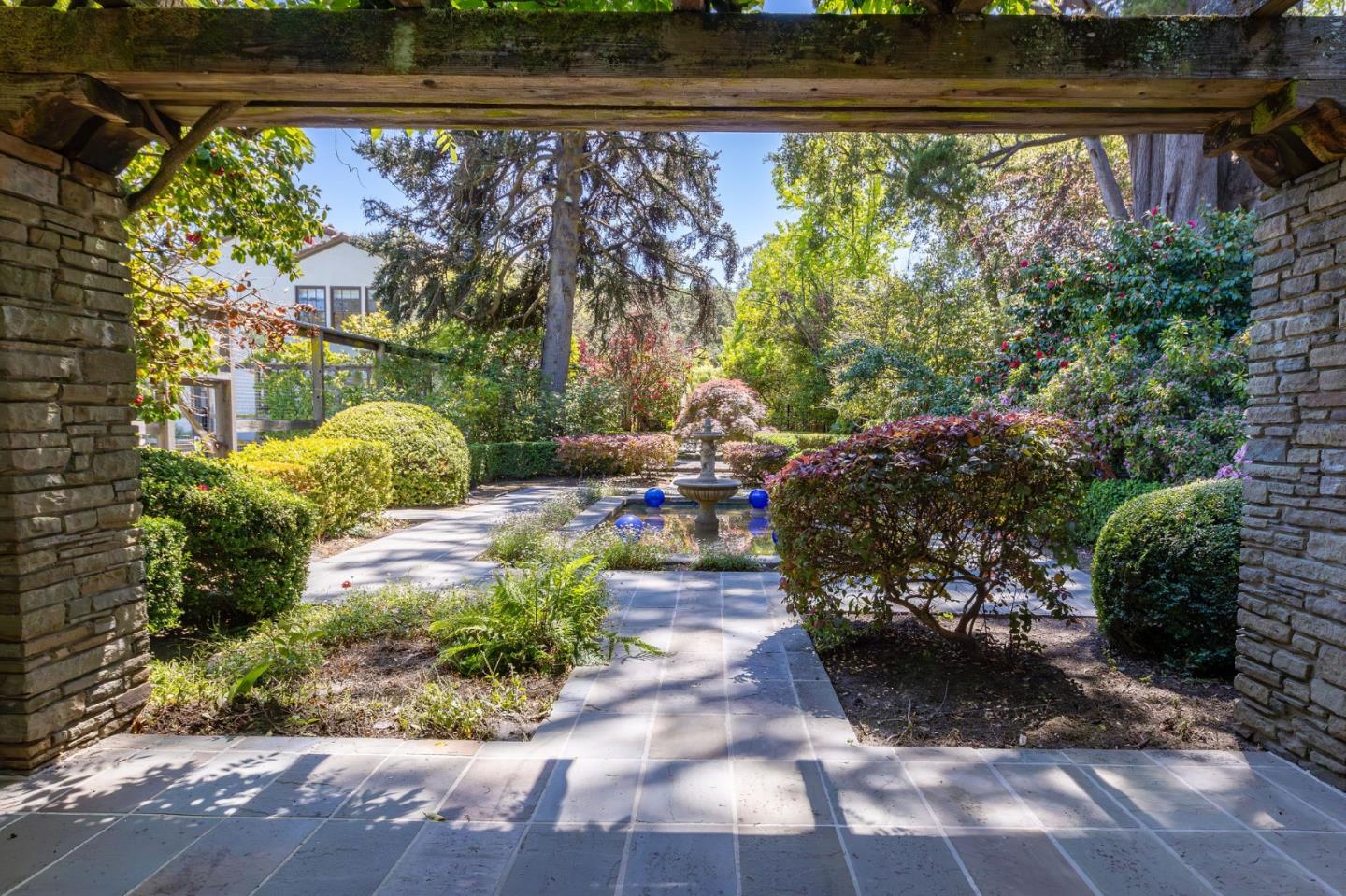 Detail Gallery Image 113 of 133 For 2181 Parkside Ave, Hillsborough,  CA 94010 - 7 Beds | 6/2 Baths