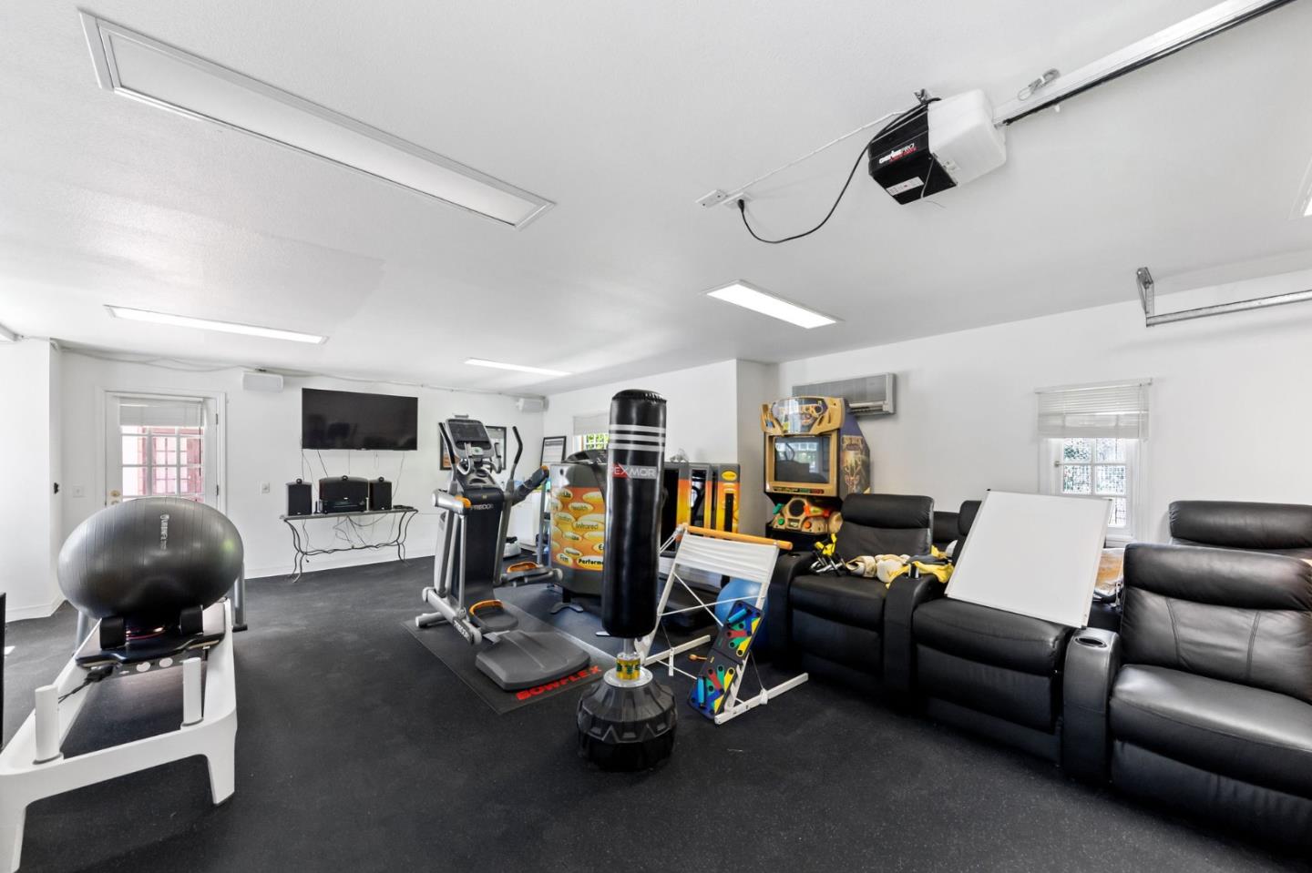 Detail Gallery Image 125 of 133 For 2181 Parkside Ave, Hillsborough,  CA 94010 - 7 Beds | 6/2 Baths