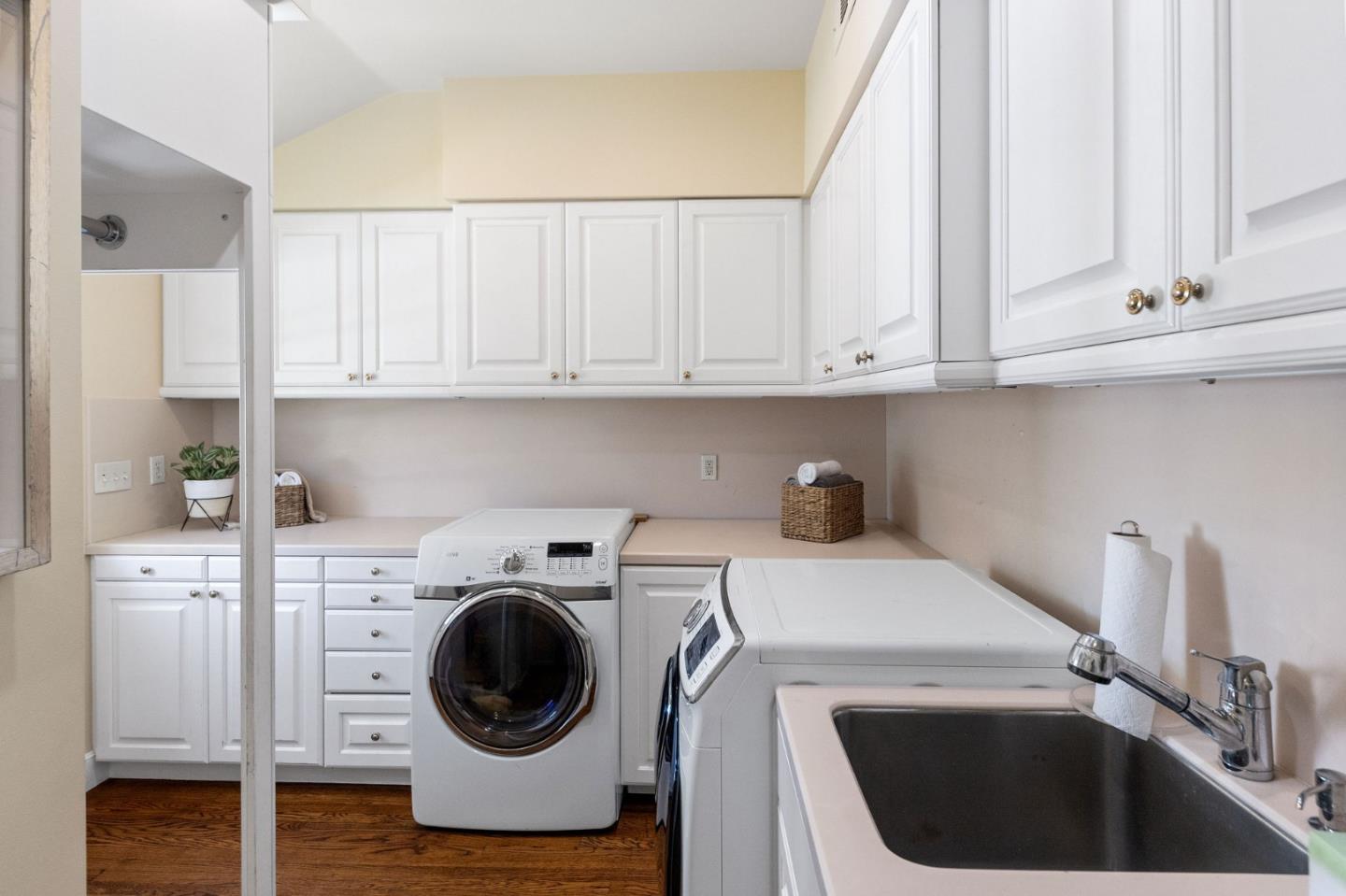 Detail Gallery Image 21 of 133 For 2181 Parkside Ave, Hillsborough,  CA 94010 - 7 Beds | 6/2 Baths
