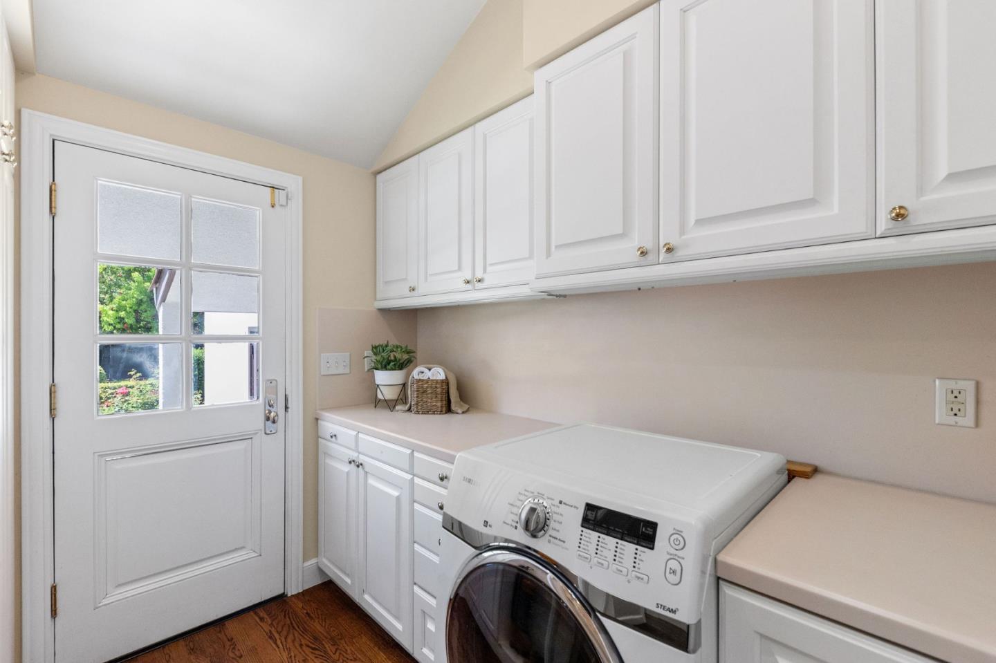 Detail Gallery Image 22 of 133 For 2181 Parkside Ave, Hillsborough,  CA 94010 - 7 Beds | 6/2 Baths